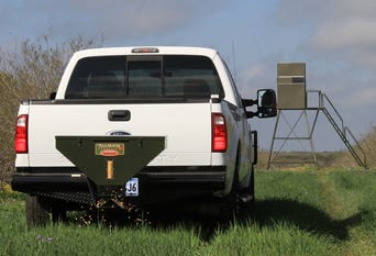 texas-hunter-wireless-remote-controlled-road-feeders-for-trucks-and-suvs